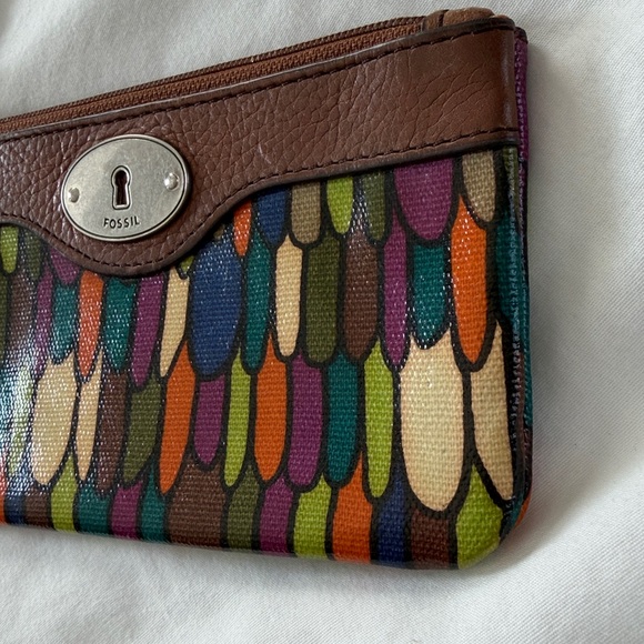 Fossil Key-Per Brown-Trim Multicolor Feather Pattern Wristlet Wallet - Picture 3 of 12